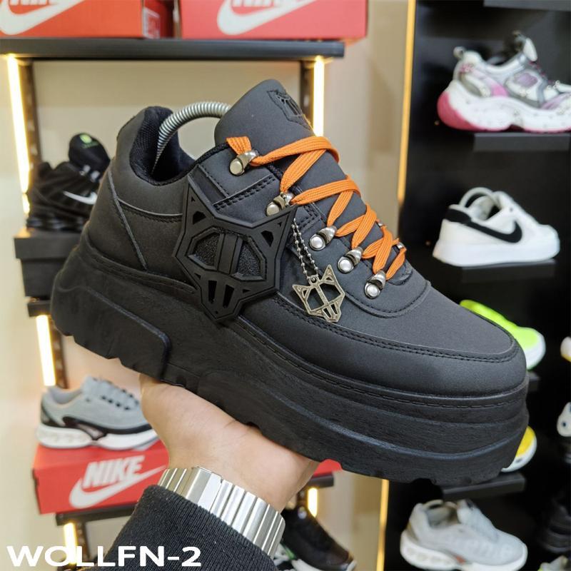 كوتش Naked Wolfe